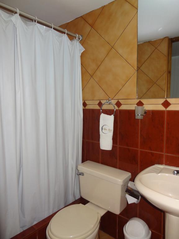 Hostal Media Luna Trujillo Habitación foto